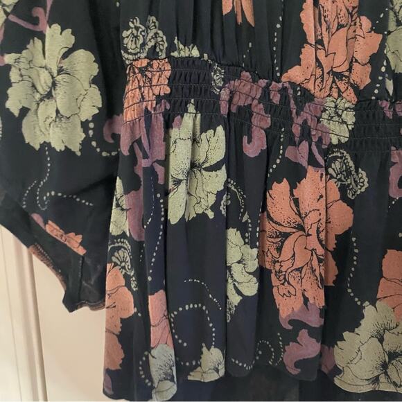 FREE PEOPLE • Glenslide Boho Floral Low Back Bell Sleeve Peasant Top - Picture 5 of 8